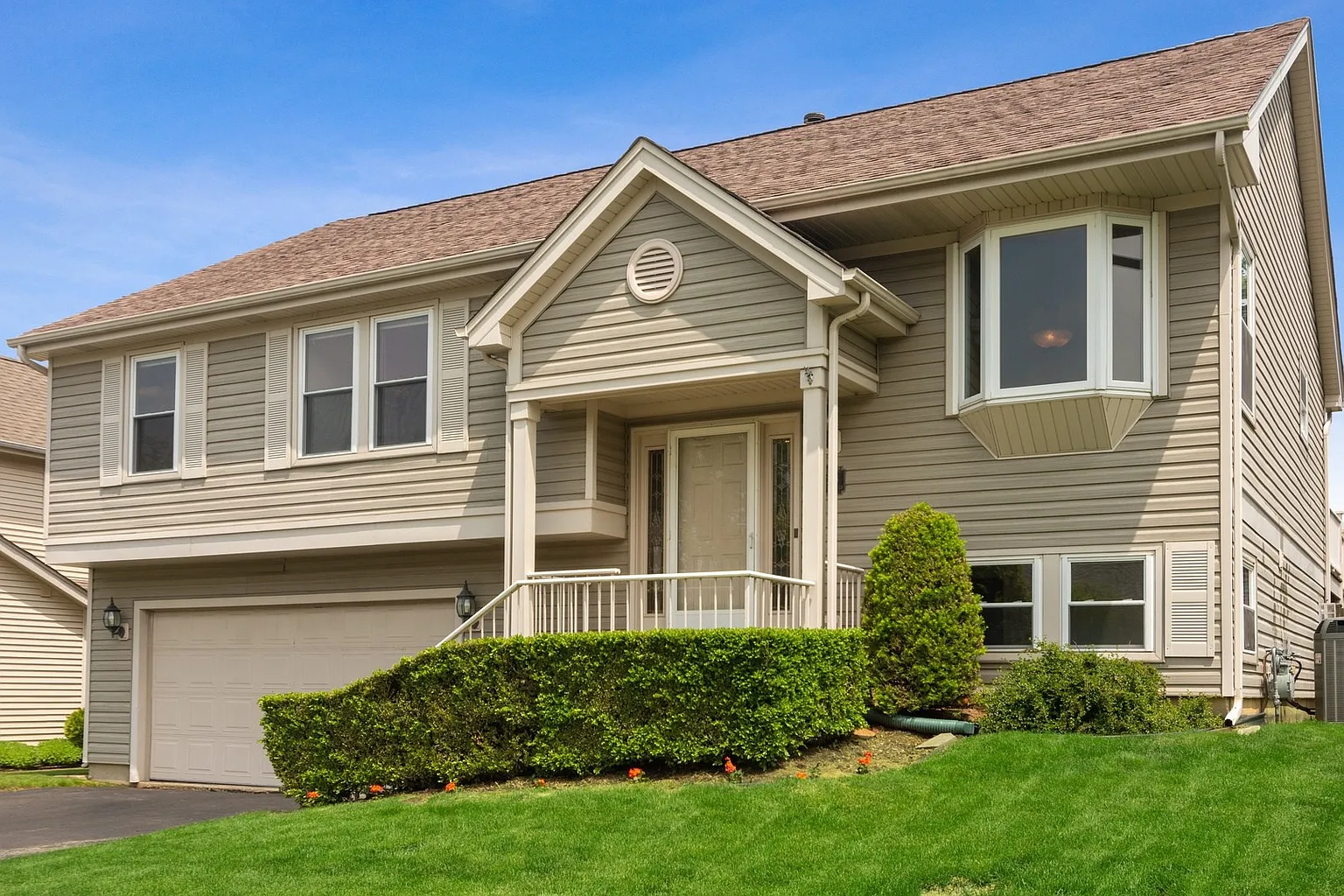 1266 Lexington Ln photo 1