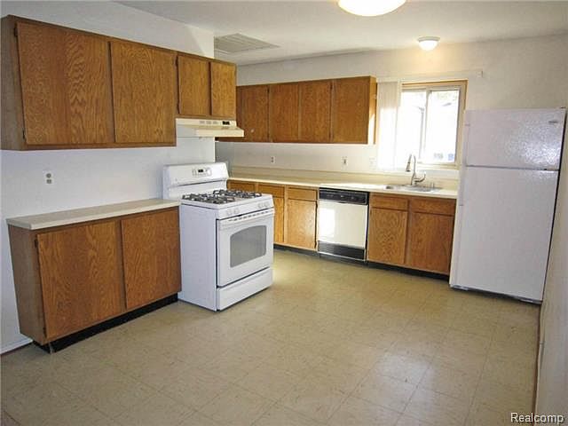 1st image of 20329 Gillman St