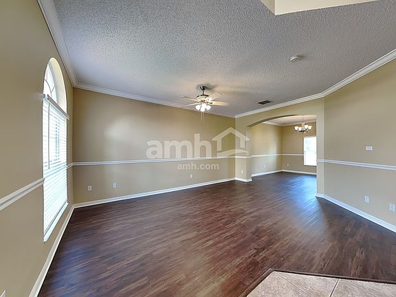 4th image of 18148 Saxony Ln