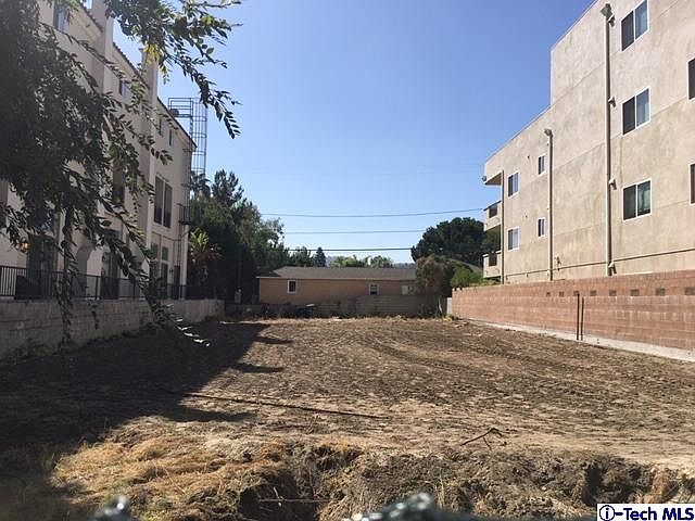 2nd image of 11450 Moorpark St