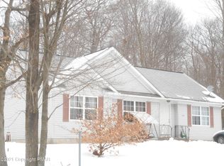 215 Coach Rd, Tobyhanna, PA 18466