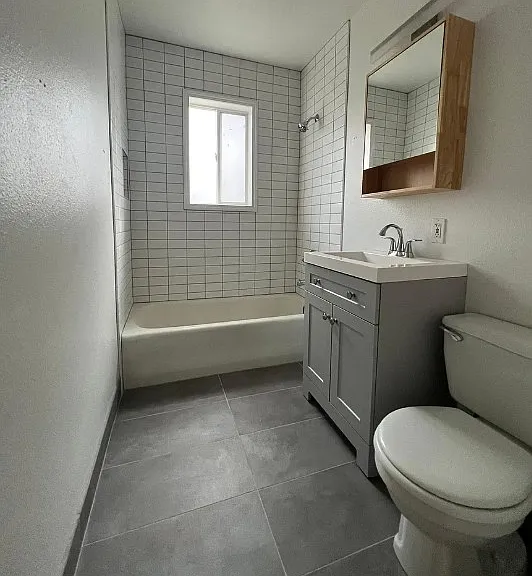 5800-5808 SE Woodstock Blvd #B — Photo 5