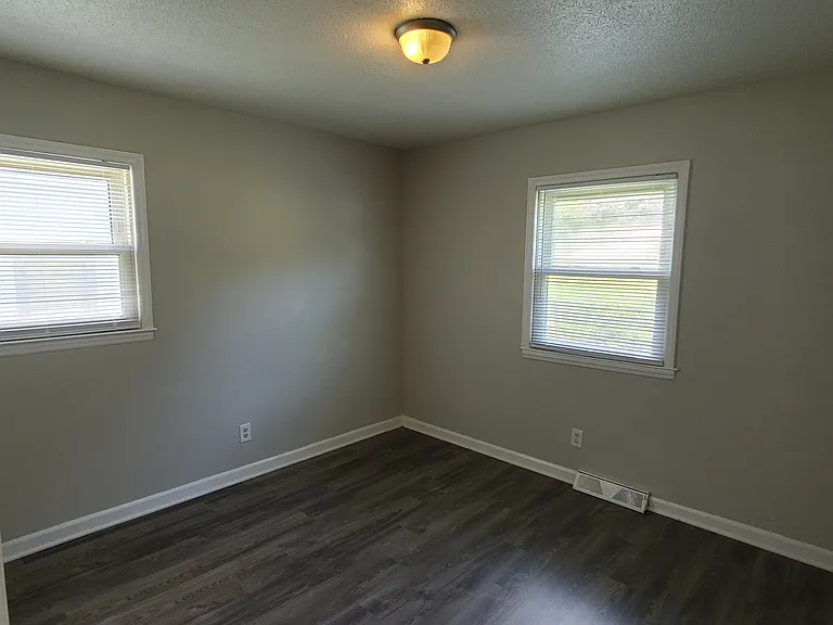 216 Lakeside Ave — Photo 3