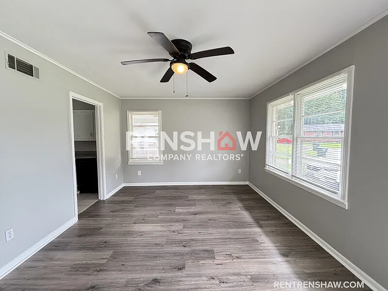 3 bed, 1.0 bath, 955 sqft, $1,200 — Photo 4