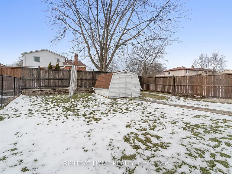 2035 Carleton Ct — Photo 32