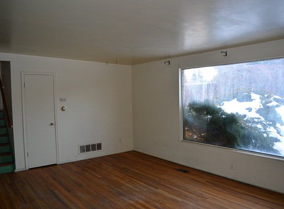 2nd image of 320 Logan Dr