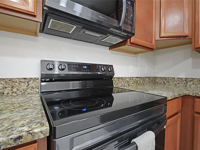 11925 Greengate Dr — Photo 14