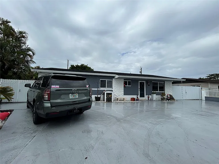 6202 SW 107th Ave — Photo 3