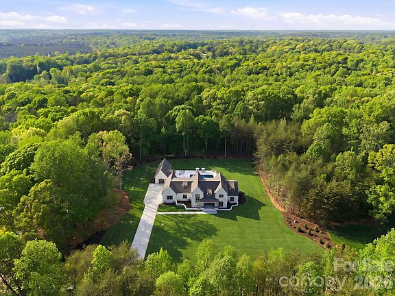 2nd image of 3035 Maple Way Dr