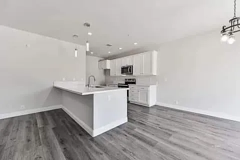 401 Abigail St — Photo 11