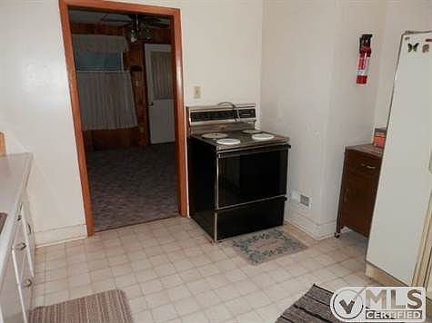 5th image of 108 Robert St