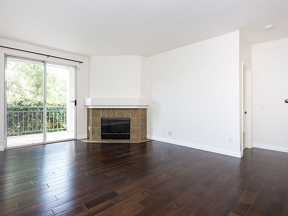 3rd image of 2050 Camino De La Reina Unit 112