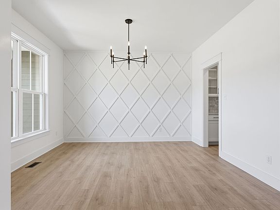 Linden - Dining Room