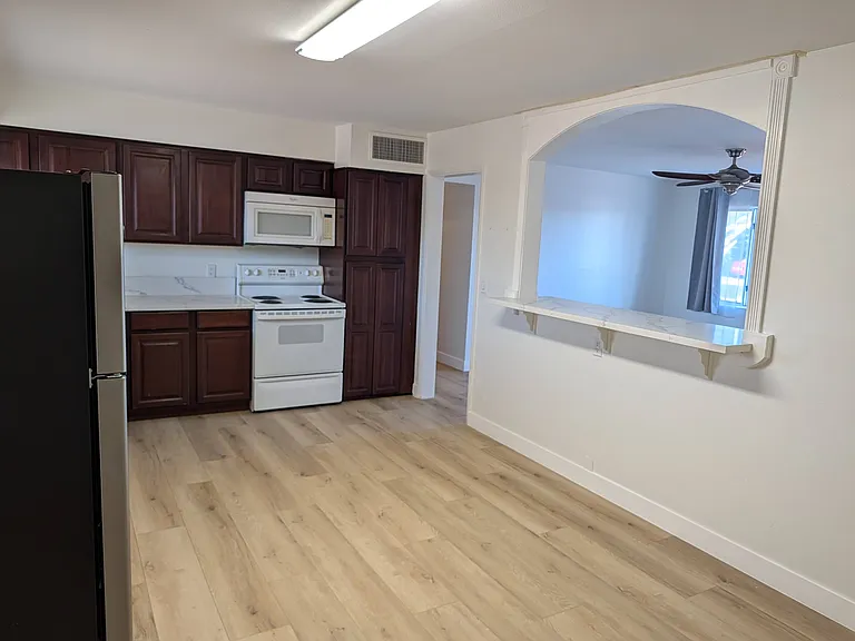 1242 W 9th St — Photo 14