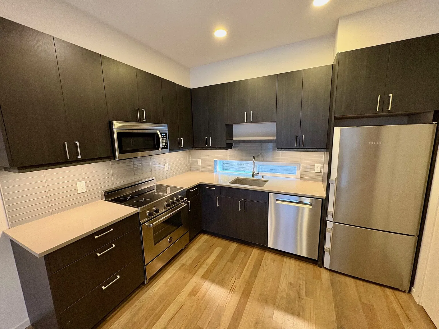 2 bed, 1.5 bath, 1050 sqft, $3,500 — Photo 4