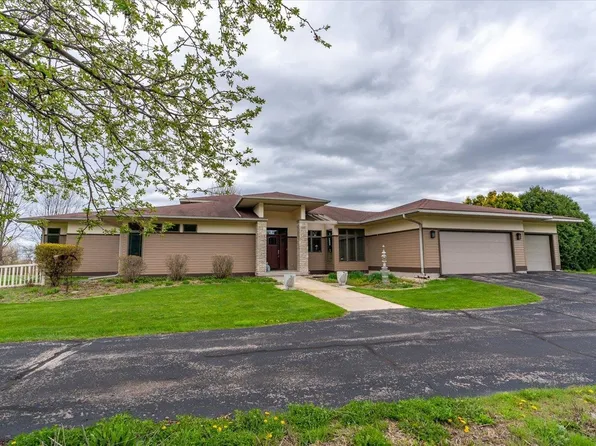 4555 Smith Rd, Deforest, WI 53532
