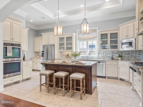 3rd image of 213 Gleneagles Cir