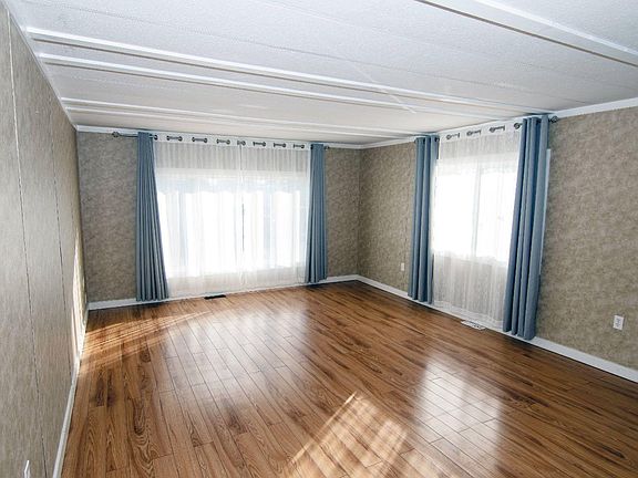 3rd image of 215 Polar Ave NE