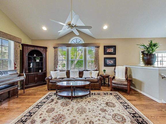 4th image of 1605 Fox Run Dr
