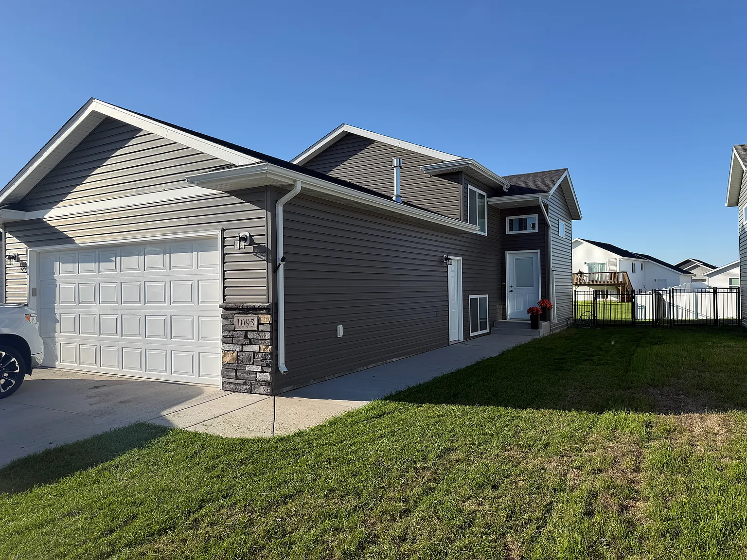 3 bed, 1790 sqft, $1,850 — Photo 1