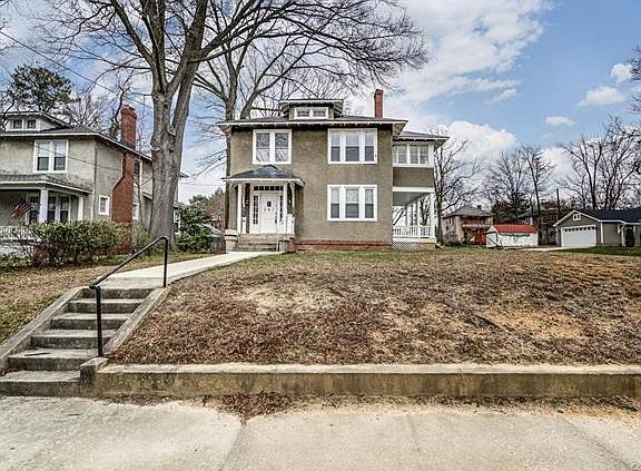 2nd image of 301 Dundee Ave