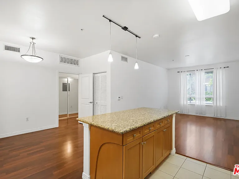 100 S Alameda St #115 — Photo 1