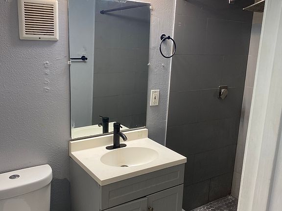 5th image of 409 E Floribraska Ave APT D