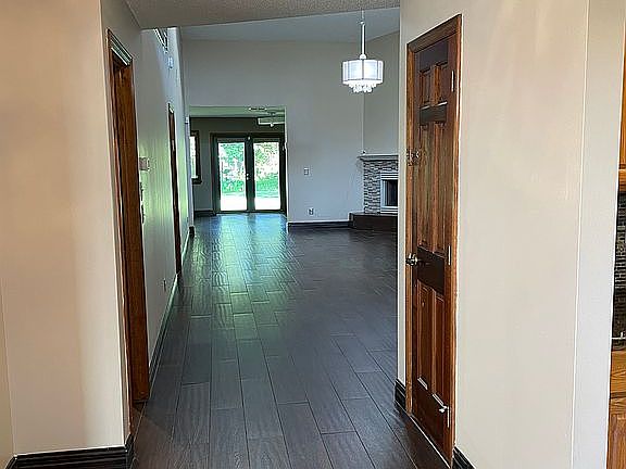 4th image of 138 Deer Lake Cir