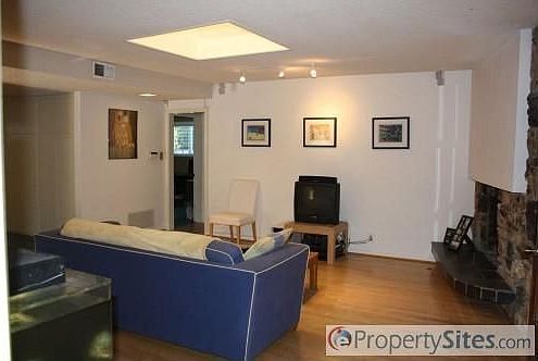 5th image of 15952 Osborne St