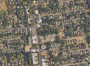 777 Middle Neck Rd, Great Neck, NY 11024