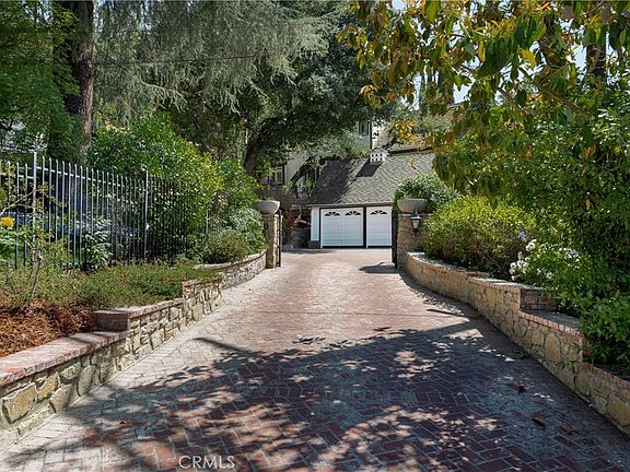 3rd image of 4650 Encino Ave