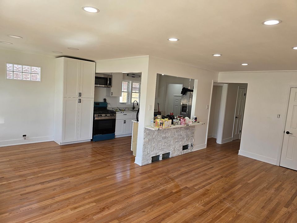 1st image of 6251 N Hamlin Ave