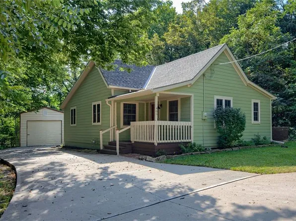 405 S Mill St, Smithville, MO 64089