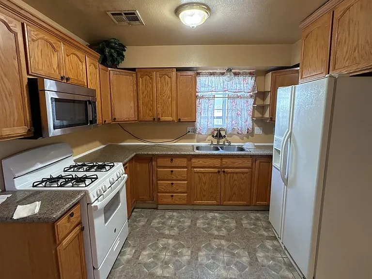 1737 W Buena Vista Ave — Photo 4