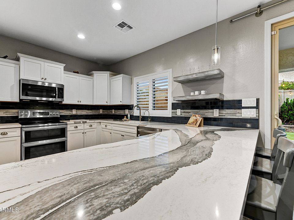 1st image of 1820 W Spur Drive