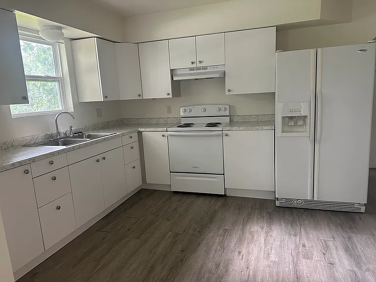 540 N Diamond Blvd — Photo 10