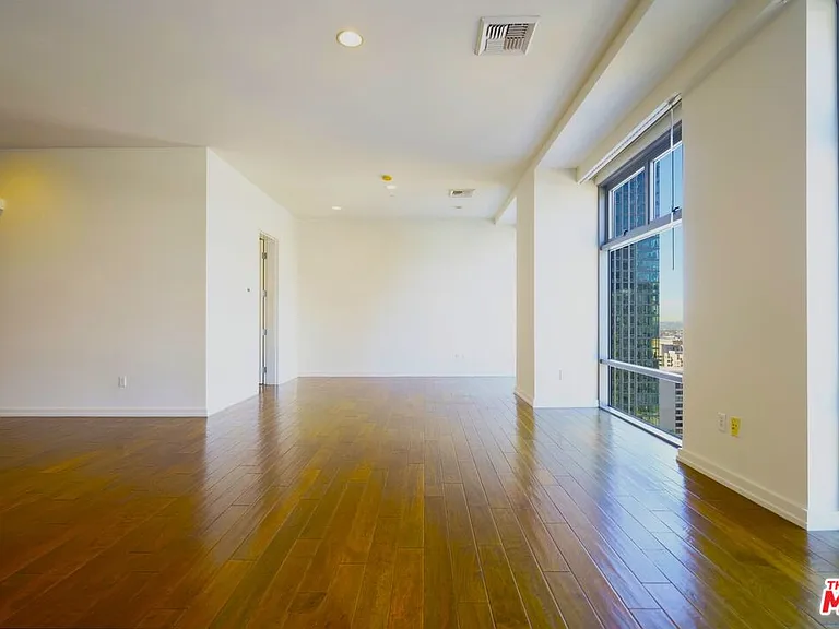 801 S Grand Ave #1503 — Photo 40