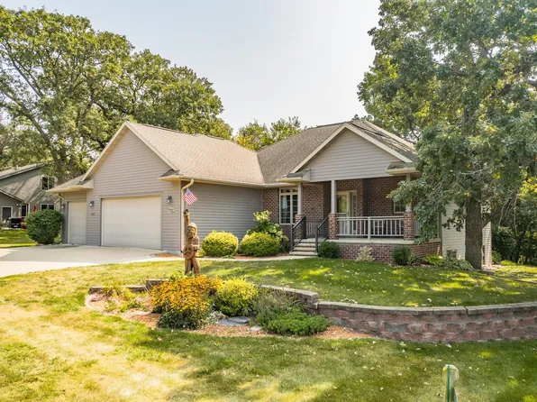 17162 Walnut Ln, Spirit Lake, IA 51360