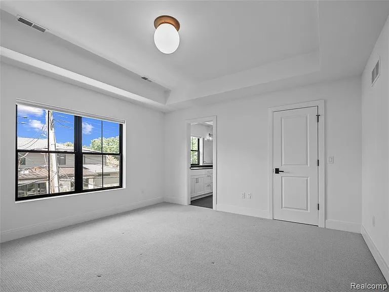 887 Redding Rd — Photo 17