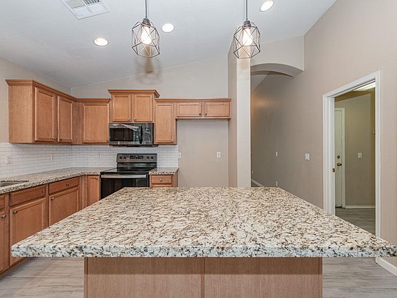 4th image of 45686 W Tulip Ln