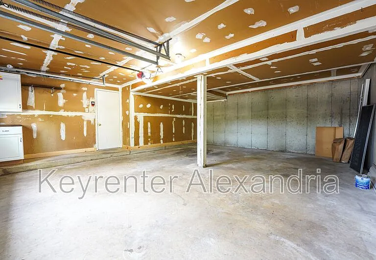 5901 Beech Tree Dr — Photo 33