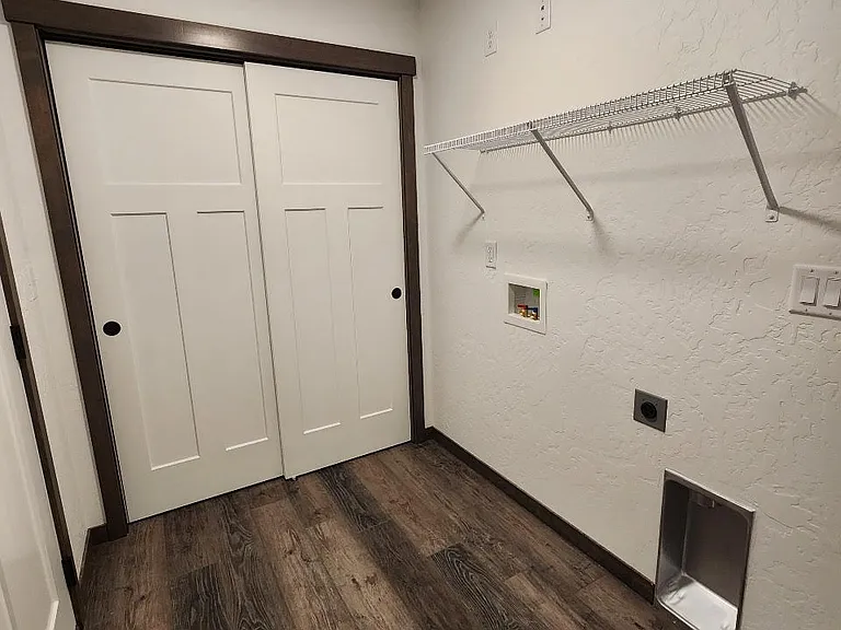 9033 Disc Ave — Photo 16