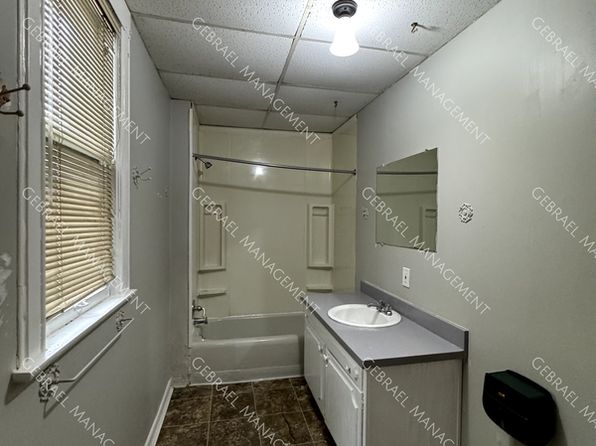 627 E 2nd St, Flint, MI