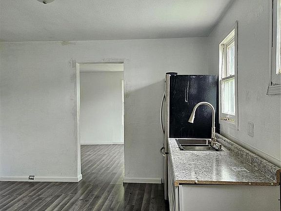 2nd image of 9658 Diamond Dr