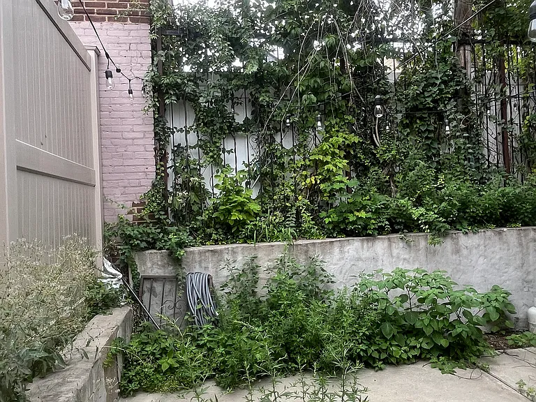 Francis Lewis Blvd — Photo 31