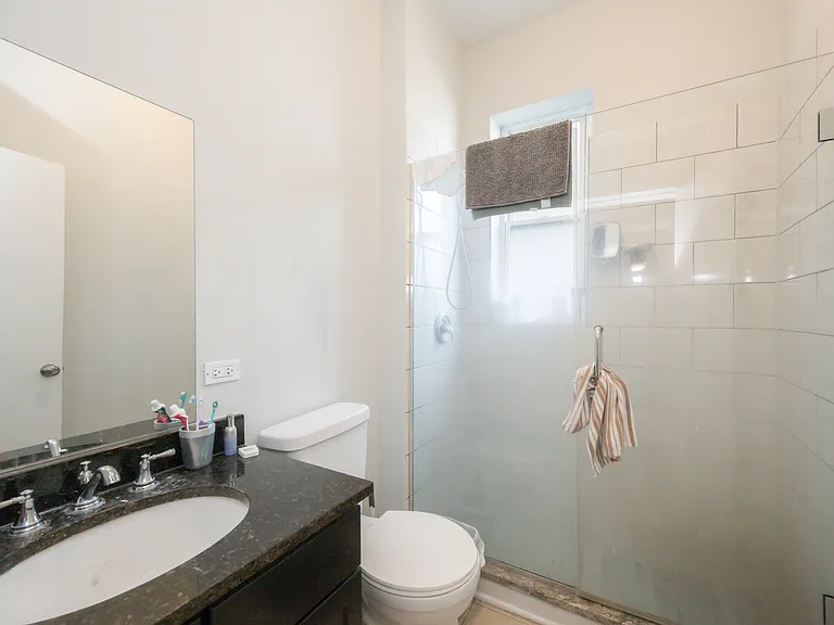 1452 N Western Ave #1R — Photo 6