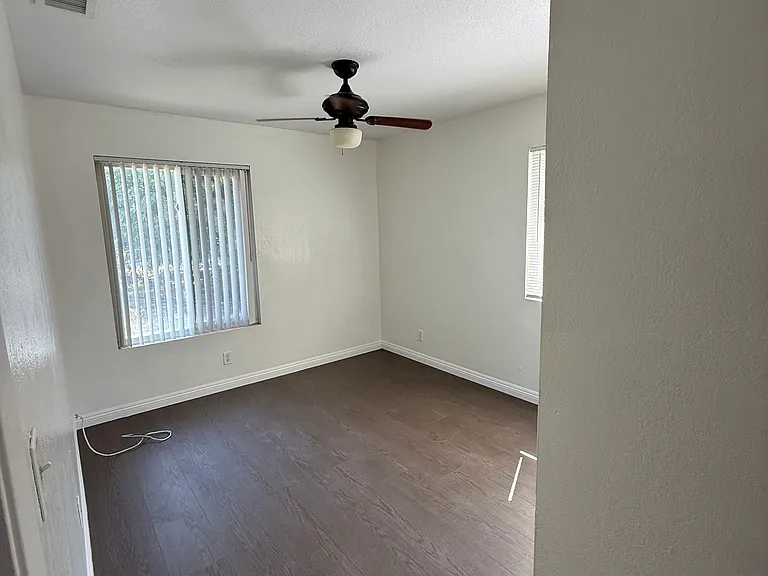 124 W Manfield St — Photo 10