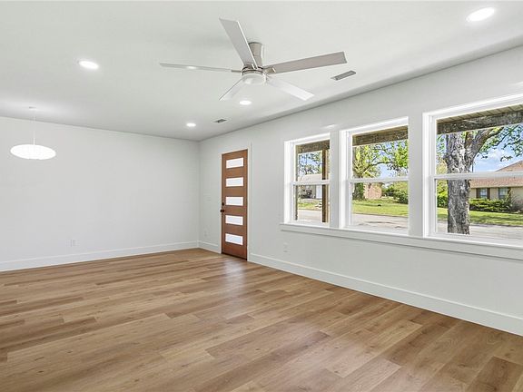 5th image of 916 S 13th Pl