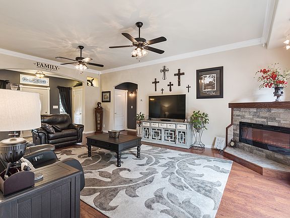 5th image of 10060 E Pin Oak Ln