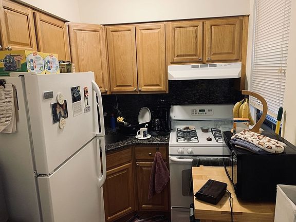 4th image of 4012 23rd Ave APT 1R